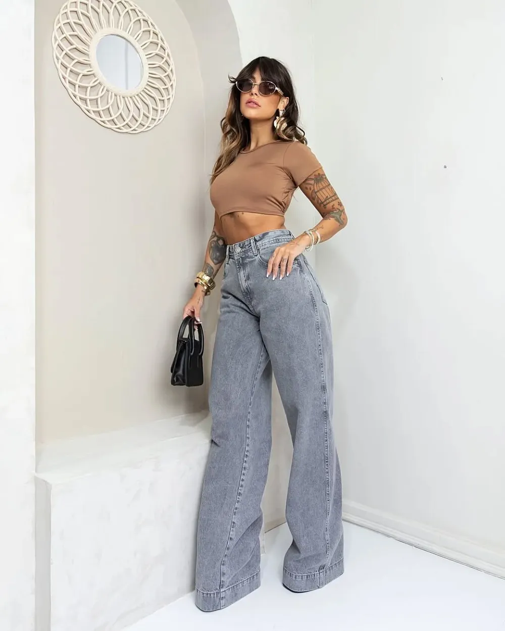 Calça jeans pantalona cinza, ângulo 1 de 3